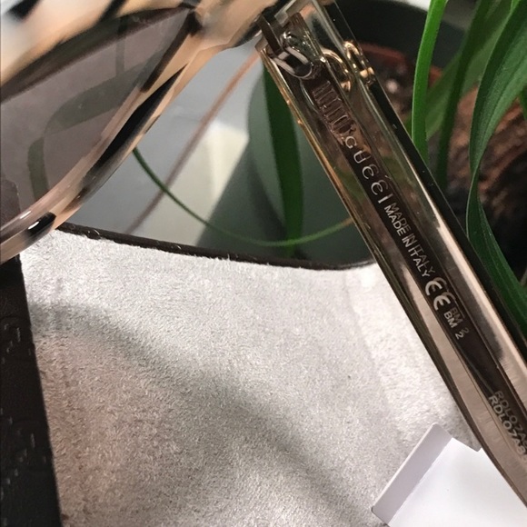 Authentic GUCCI 57m cat eye Acetate sunglasses - Picture 4 of 6